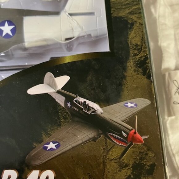 2 Model airplane kits - Picture 6 of 12